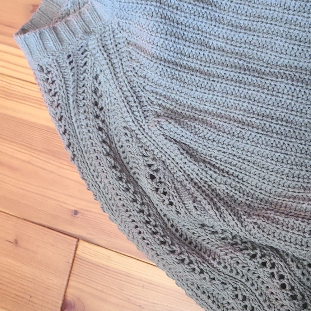 American Eagle sweater - Picture 3 of 3